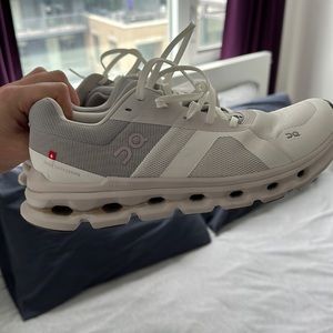 On Cloudrunner, White & Frost, Size 8.5 / EU 40